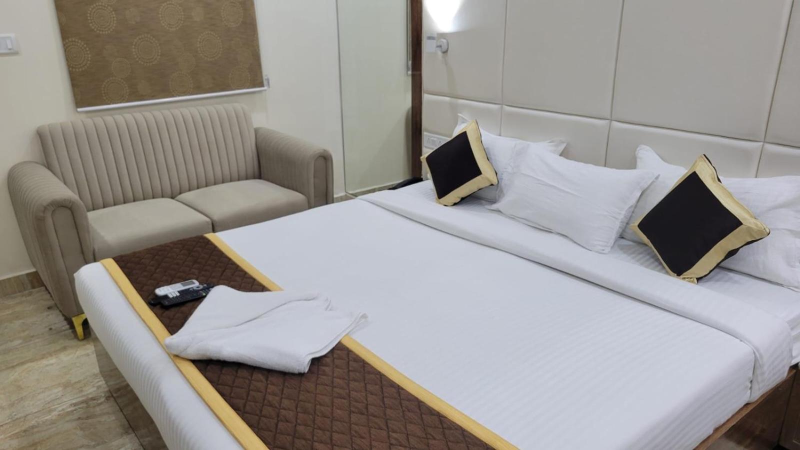 Grace Residency Chennai Airport Hotel Екстериор снимка
